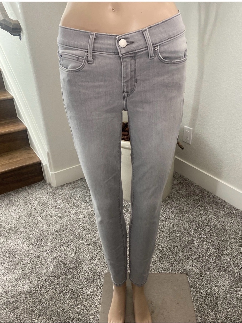 GAP  Size 25p Women's Gray Skinny  “legging Jean” -016